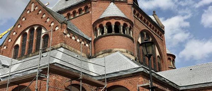 Kaplica Główna na Cmentarzu Centralnym w Szczecinie w nowej „łusce rombowej”