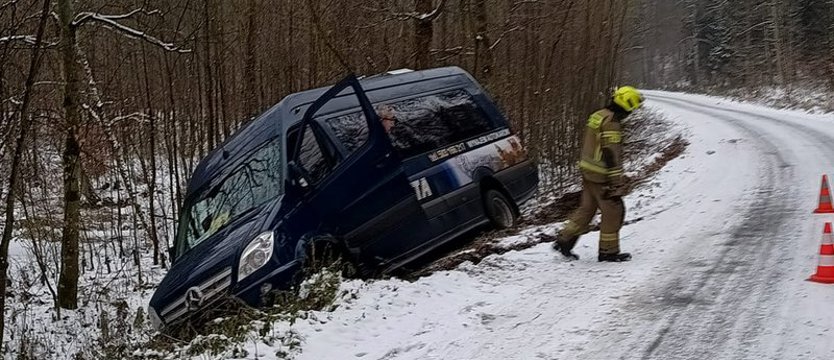 Niebezpiecznie na drogach regionu. Samochody wpadają w poślizg