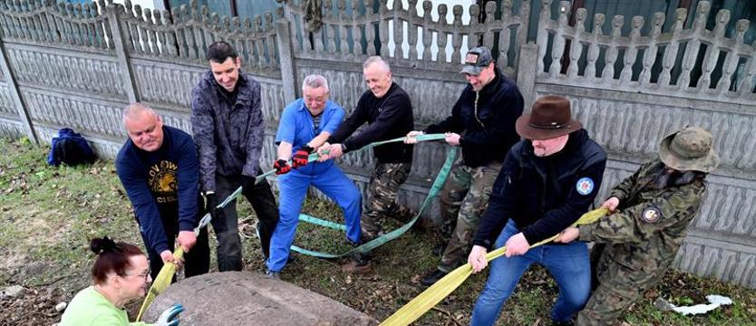Kolejna historyczna zagadka rozwiązana. Głaz skryty pod ziemią