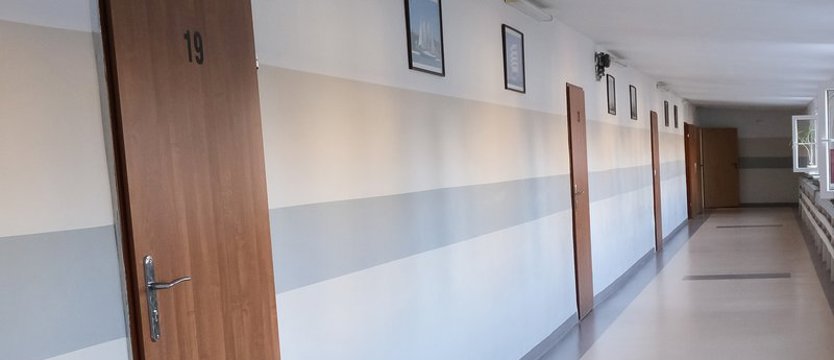Zachorowania w szkołach nie zmalały. Za nami ostatni w tym roku tydzień stacjonarnej nauki
