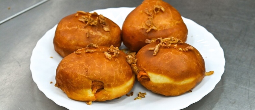 Paprypączki, czyli pączki z paprykarzem. Szczecińska uczelnia poleca
