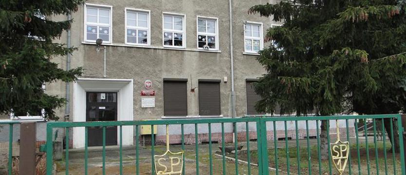 Mentor za stówę. „To brak szacunku dla nauczycieli”