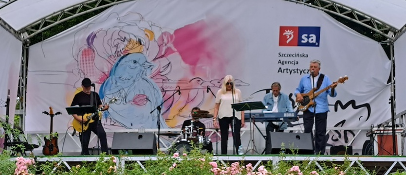 Nostalgia wśród róż. Na Różance przeboje sprzed lat