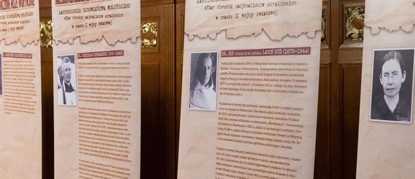 Pamiętajmy o ofiarach Wołynia. Wernisaż wystawy w urzędzie wojewódzkim