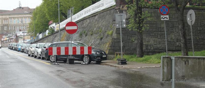 Po co komu znaki? Kierowcy wiedzą lepiej