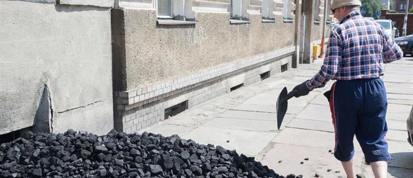Przerażają ceny i braki w składach. Węgiel z dopłatą – wielka niewiadoma