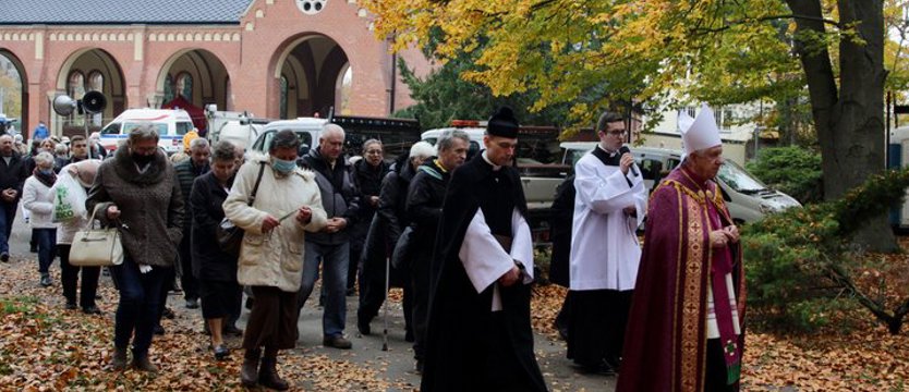 Msze i uroczysta procesja na Cmentarzu Centralnym w Szczecinie