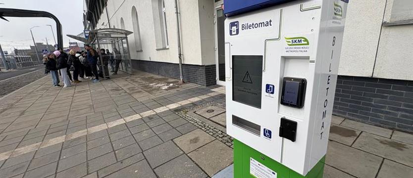 Automaty wciąż na pokaz. Trzy miliony na biletomaty, ale biletu w nich nie kupisz