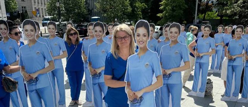 OZZiP: należy dążyć do dwukrotnego zwiększenia liczby pielęgniarek do 2039 roku