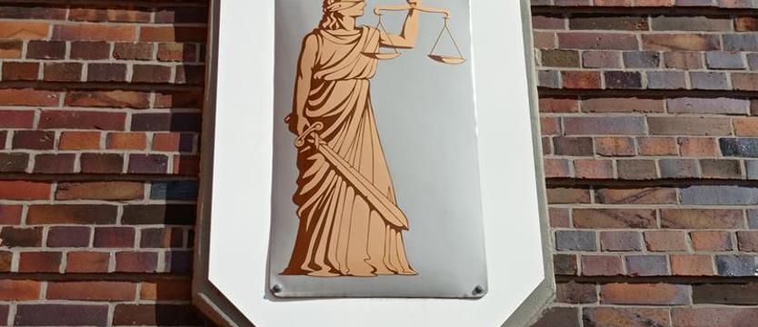 Wszedł do mieszkania i udawał jej wnuczka. Tłumaczył się „stanem nietrzeźwości”