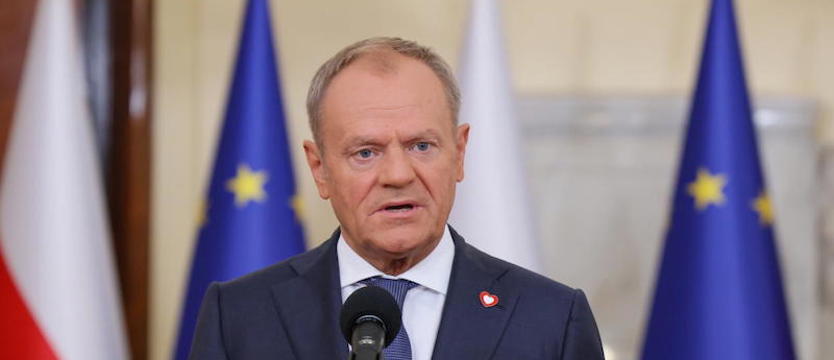Premier zapowiedział zmiany w przepisach dotyczących użycia broni przez żołnierzy; chce też odwołania prok. Janeczka