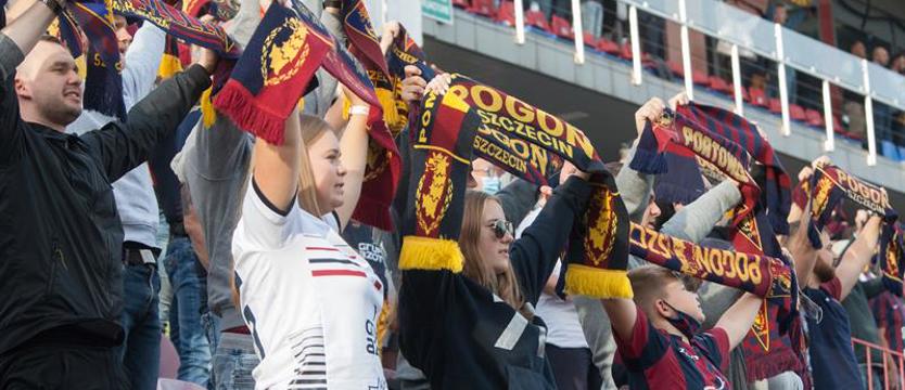 Piłka nożna. Kibice wracają po 8 miesiącach. Ostatnia szansa na zdobycie wejściówki