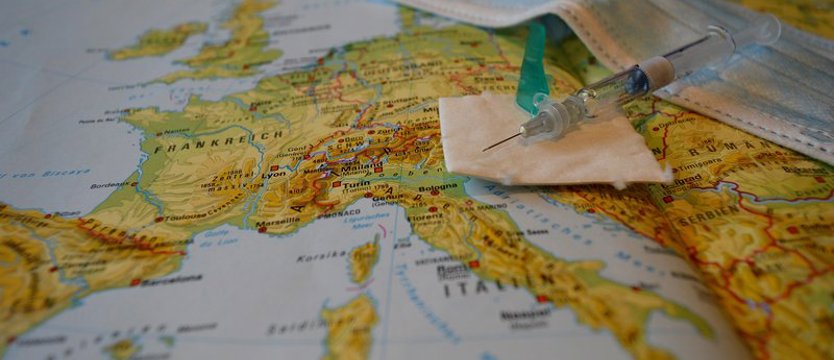 W których krajach podają trzecią dawkę szczepionki przeciw Covid-19?