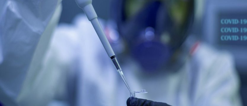 W kraju we wtorek 2118 nowych przypadków koronawirusa. Zmarło 49 osób