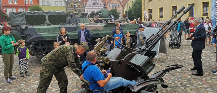 Uroczystości w Trzebiatowie z okazji święta Wojska Polskiego