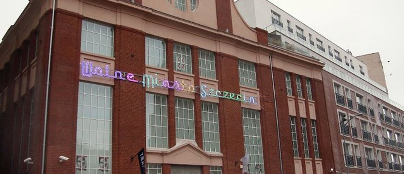 Wolne Miasto Szczecin. Komu neon się nie podoba, a kto jest zachwycony?