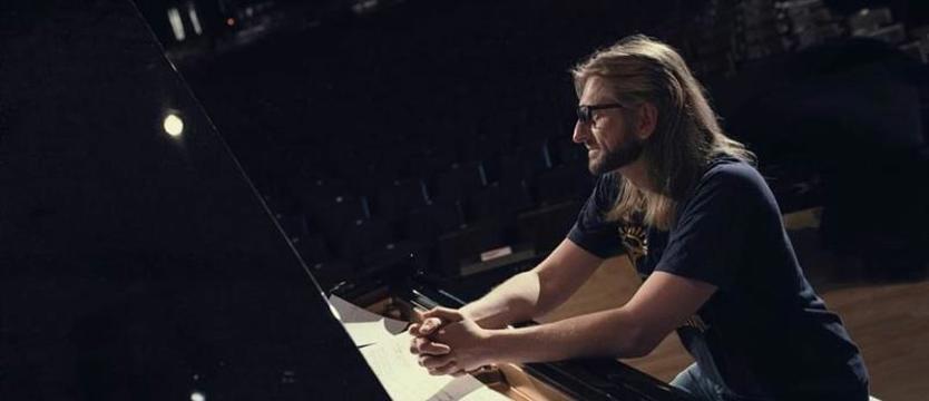Nie musisz jechać do stolicy! Możdżer zagra Komedę