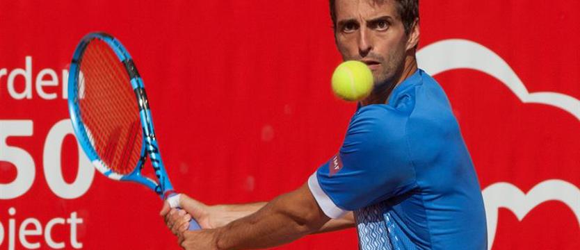 Tenis. Awans Majchrzaka, porażka Ramosa-Vinolasa