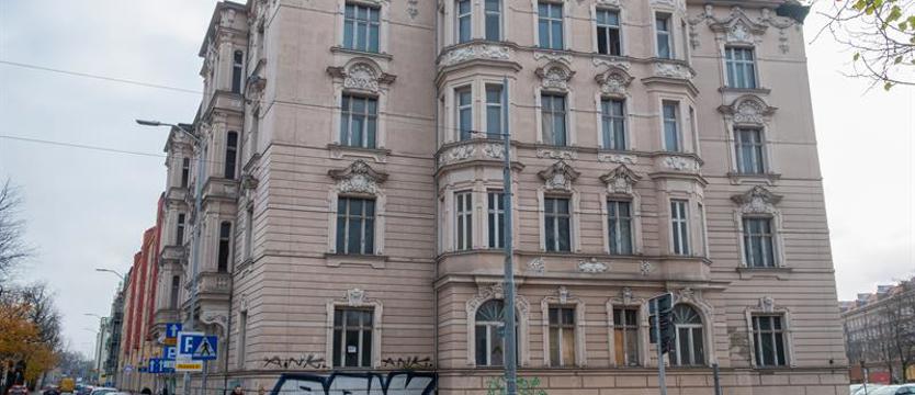 Drzewa stanowiły zagrożenie. Inwestor tłumaczy wycinkę lip na pl. Grunwaldzkim