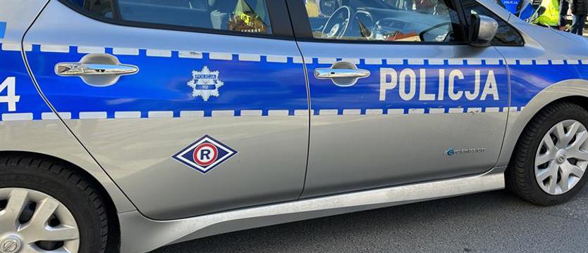 Wybili szybę, żeby ratować dziecko zamknięte w nasłonecznionym aucie