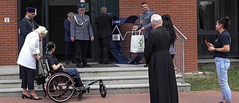 Wsparcie dla Natalki. Policjanci zbierają nakrętki