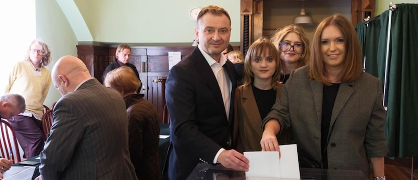 S. Nitras zagłosował z rodziną