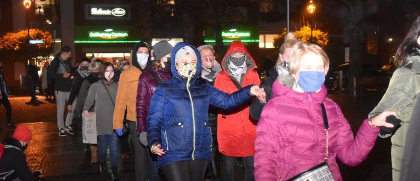 W Stargardzie protestowały śpiewając i tańcząc