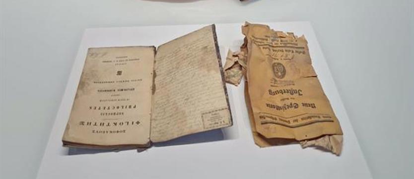 Znalezisko w kołobrzeskim magistracie. Artefakty ze strychu
