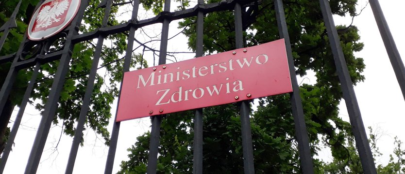 Od soboty na otwartej przestrzeni nie trzeba nosić maseczek