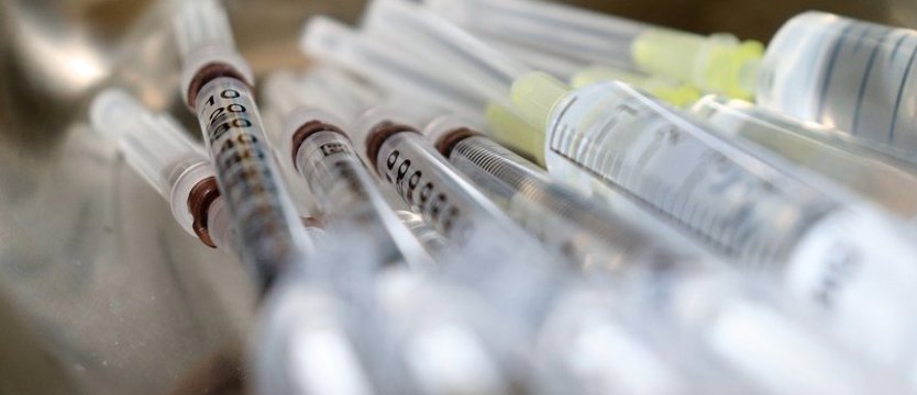 W kraju w środę 5559 przypadków koronawirusa. Zmarło 75 osób. Olbrzymi wzrost także w regionie