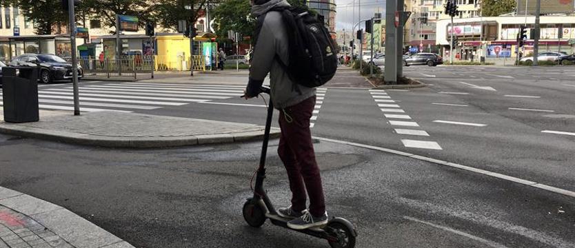 Hulajnogą po ścieżce rowerowej. Nowelizacja ustawy Prawo o ruchu drogowym już obowiązuje