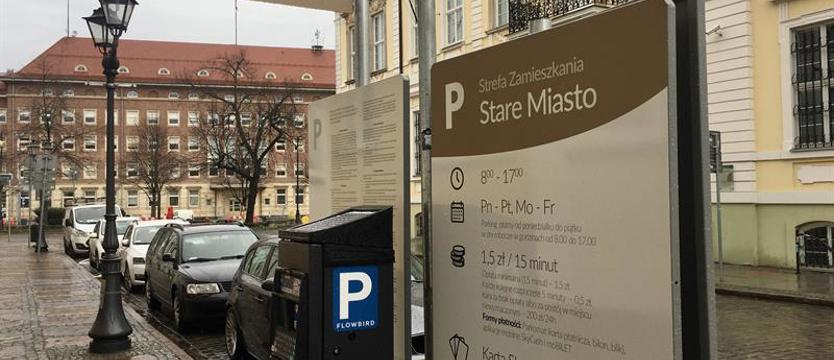Stare Miasto bez linii. Trzeba patrzeć na znaki