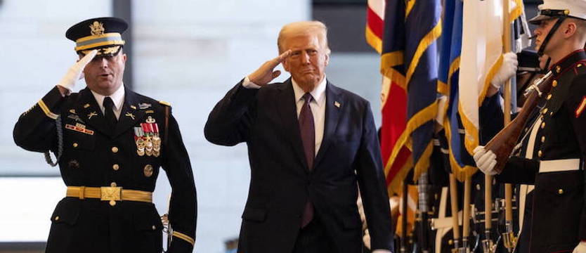 Trump ogłosił stan wyjątkowy na granicy, zniósł prawo ziemi i ułaskawił skazanych za atak na Kapitol