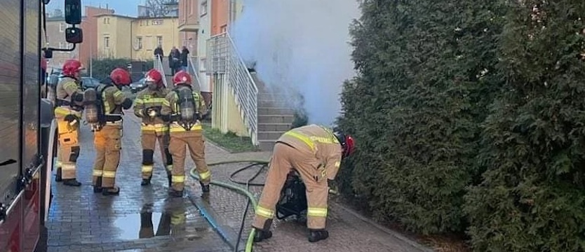 Groźnie w Goleniowie. Ogień w piwnicy, dziecko w szpitalu