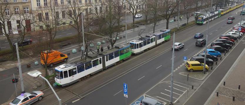 Zerwany pantograf zatrzymał tramwaje na pl. Żołnierza Polskiego