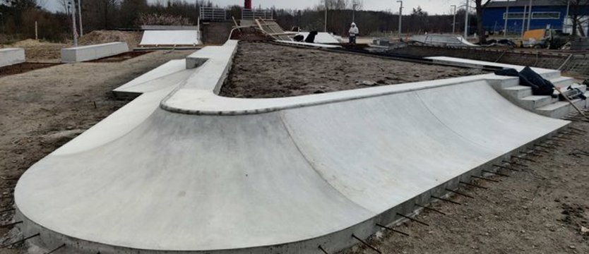 Skatepark na Majowym nabiera kształtów
