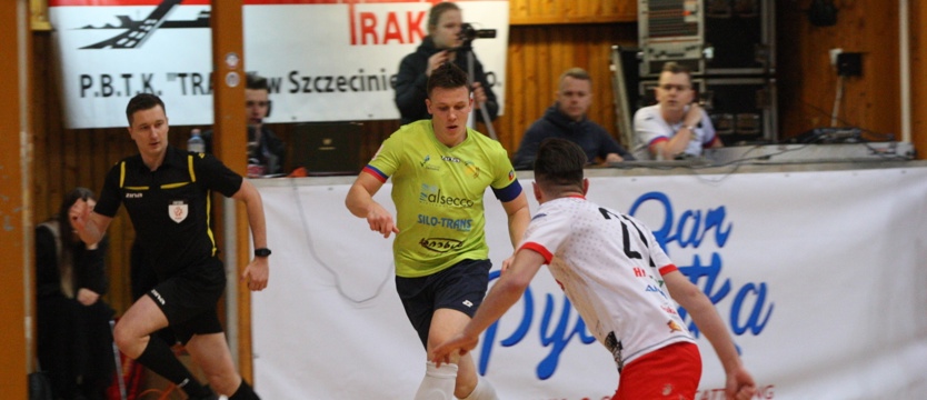 Futsal. Dwie różne połowy meczu