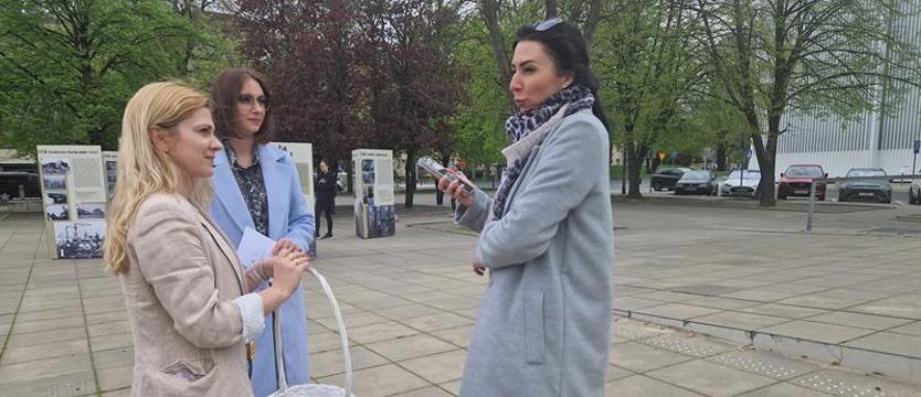 Rozdawali guziki w rocznicę Katynia