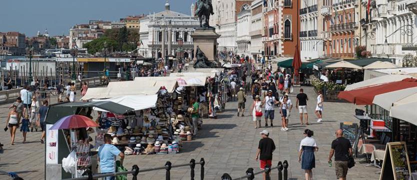 Pierwszy dzień z przepustkami Covid-19 we Włoszech