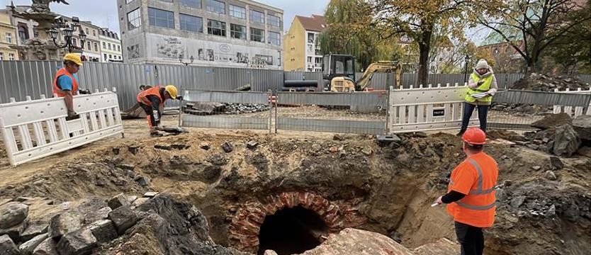 Plany miasta wobec odkryć na pl. Orła Białego 