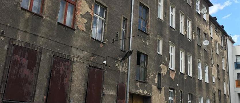 Puste oficyny czekają na modernizację