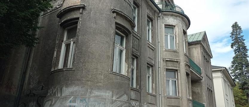 Willa z efektem migotania. Odzyska oryginalną kolorystykę