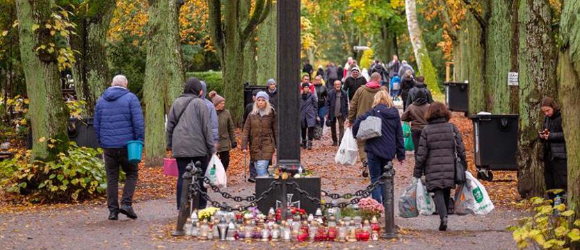 Na cmentarz bezpiecznie. Wszystkich Świętych – czas wyjazdów, spotkań...