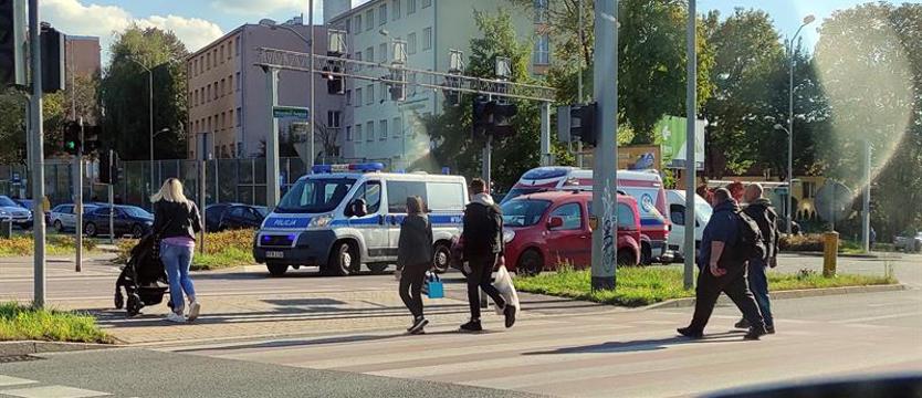 Wypadek z udziałem motocyklisty. Utrudnienia na skrzyżowaniu ul. Chopina i Wszystkich Świętych