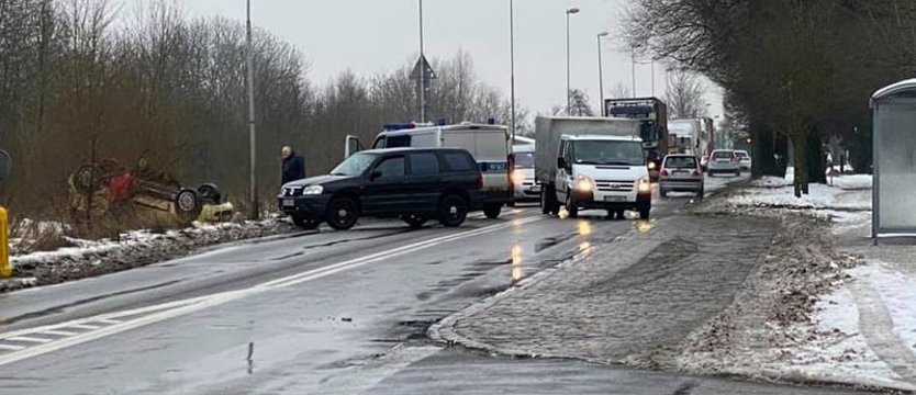 Strzały na Szosie Polskiej w Szczecinie. Policjant postrzelił kierowcę taranującego radiowóz