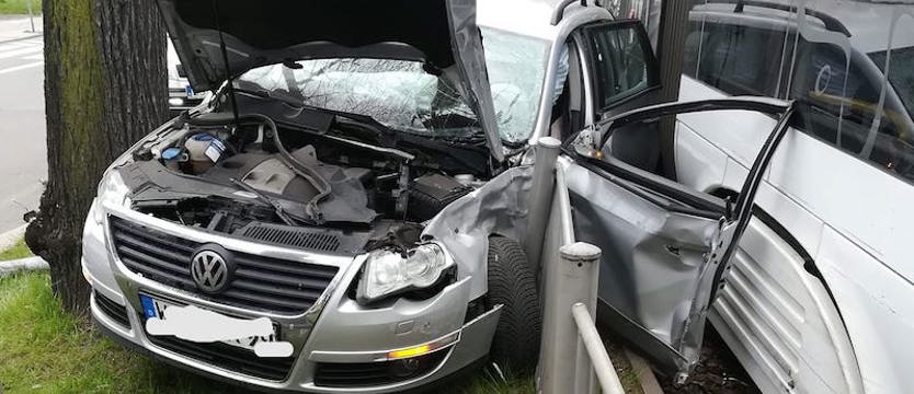 Samochód zakleszczył się po zderzeniu z tramwajem na ul. 3 Maja w Szczecinie. Utrudnienia w komunikacji