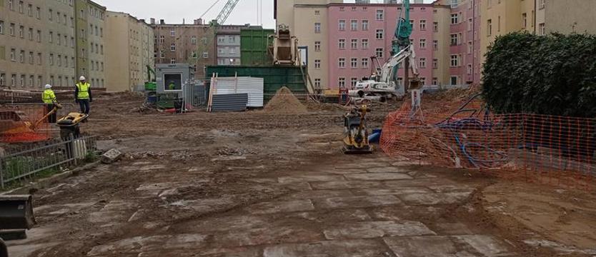 Szykują grunt pod parkingowiec