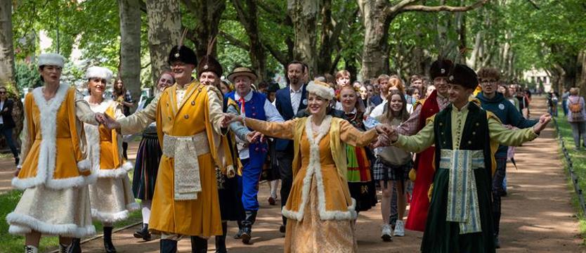 Maturzyści nie zatańczą poloneza na Jasnych Błoniach. Aura popsuła plany
