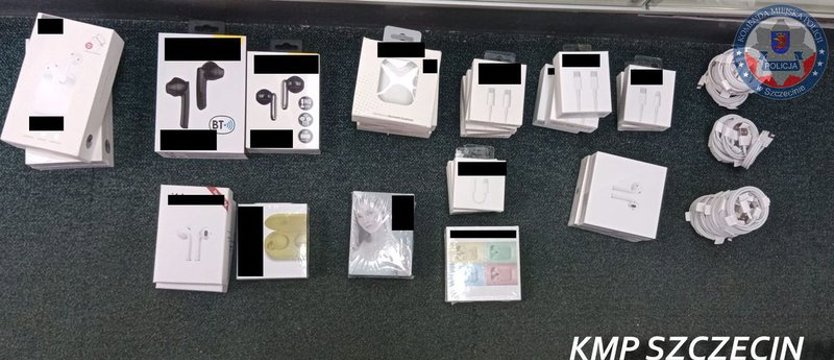 Sprzedawali telefoniczne akcesoria prawie jak oryginalne. Policja zabezpieczyła w Szczecinie podróbki za 15 tys. zł