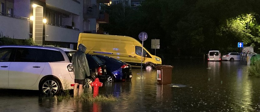 Woda znowu zalała ulice